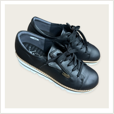 外反母趾対応 木型で作ったレザースニーカー